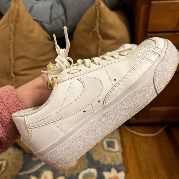 NIKE PLATFORM BLAZER 6.5 - Picture 2 of 5